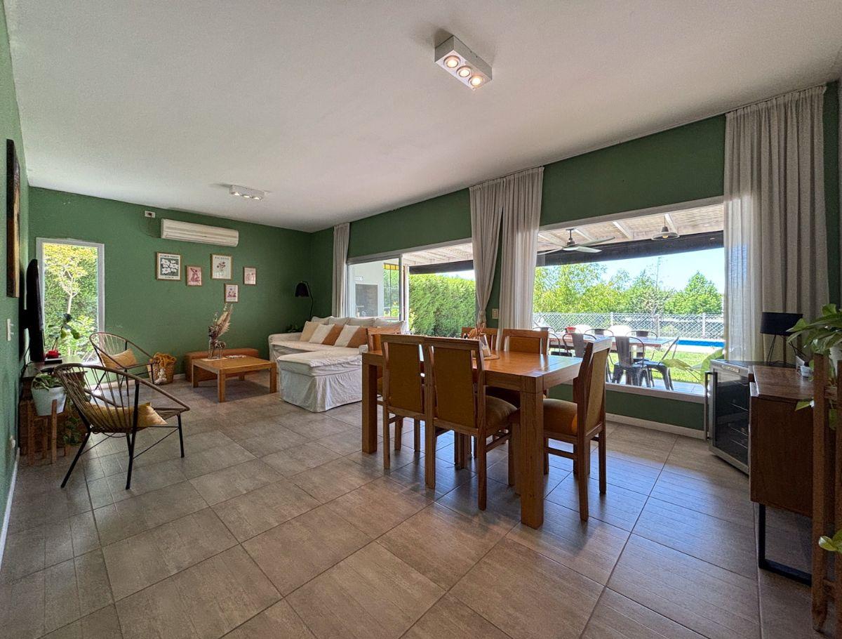 Venta casa al lago · 3 dormitorios · Pileta y parrilla · Cantón Islas