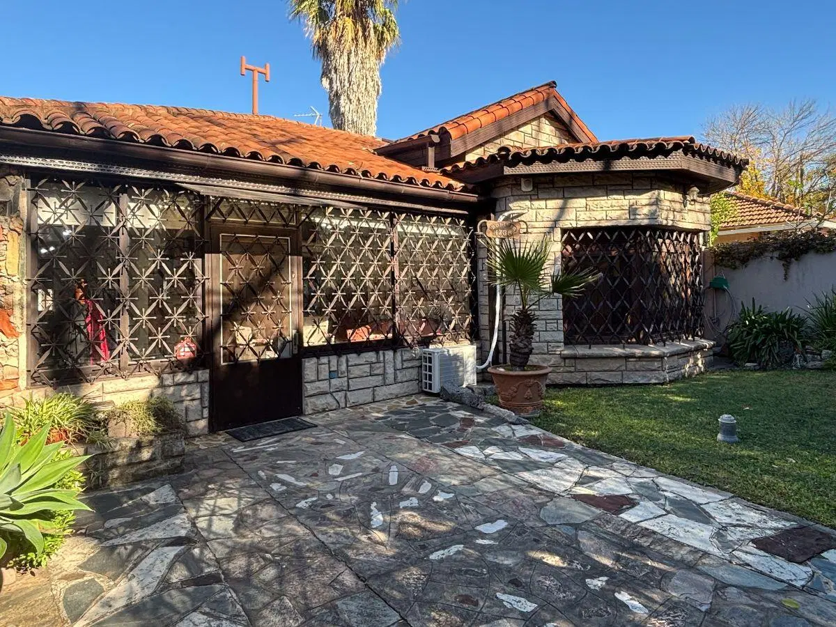 Venta · Casa · 3 dormitorios · Una planta · Jardin · Pileta · Don Torcuato 3
