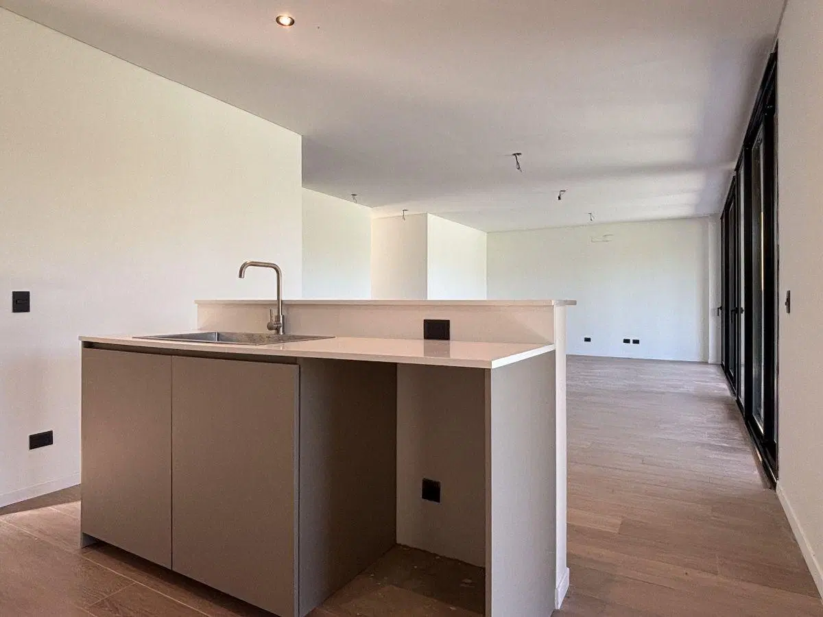 Venta Casa a estrenar · 5 ambientes · Jardín y Pileta · Cantón Norte 4
