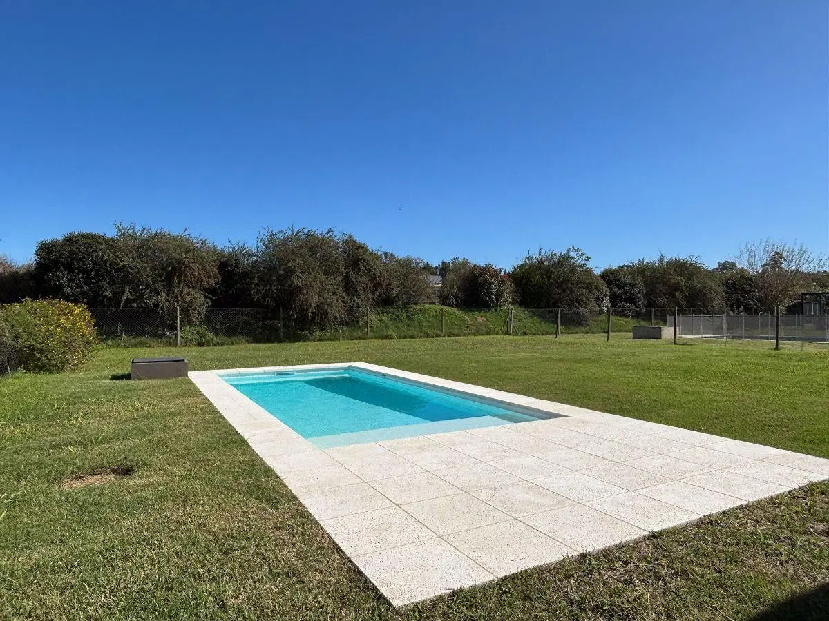 Venta Casa a estrenar · 5 ambientes · Jardín y Pileta · Cantón Norte 3