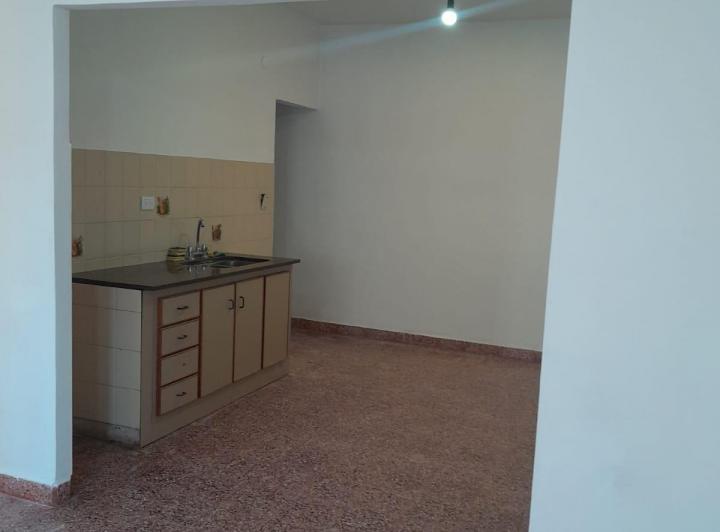 Casa atrás (en PH) de 4 ambientes en venta | Berazategui 3