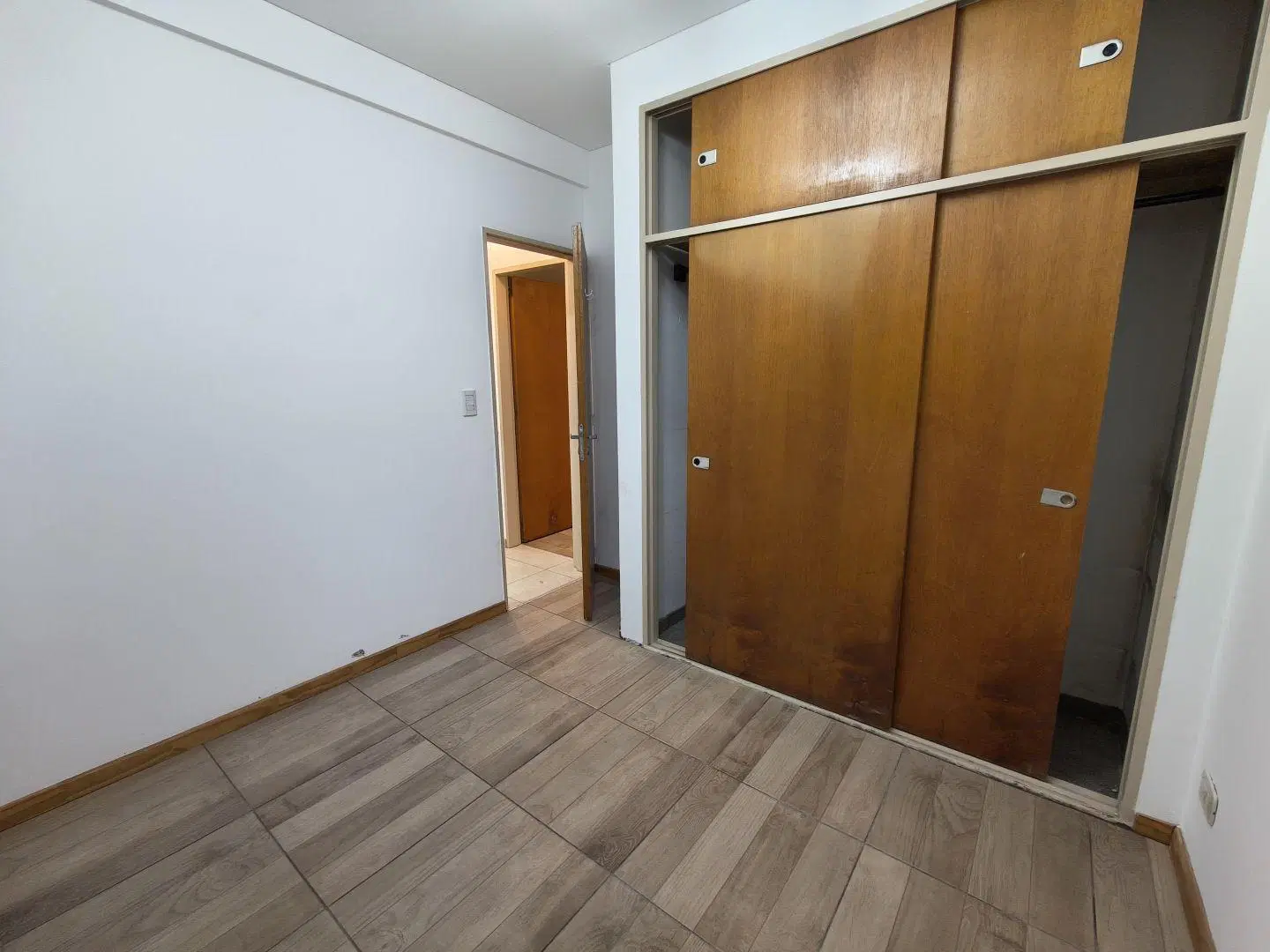 Depto. de 3 amb. con cochera en venta | Berazategui Centro 3