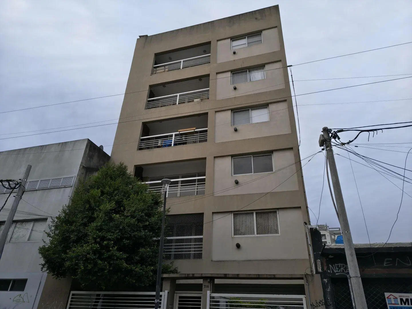Depto. de 3 amb. con cochera en venta | Berazategui Centro 4