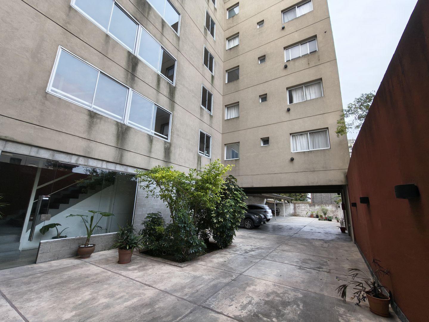 Depto. de 3 amb. con cochera en venta | Berazategui Centro