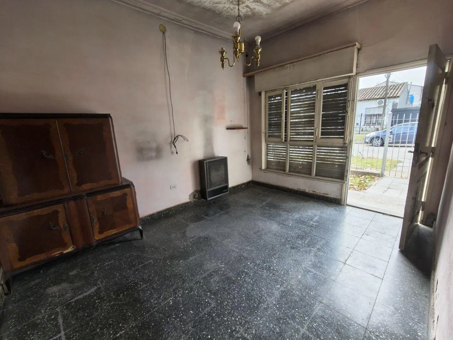 NUEVO VALOR! | Casa de 3 amb. con entrada p/ auto en venta | Quilmes 3
