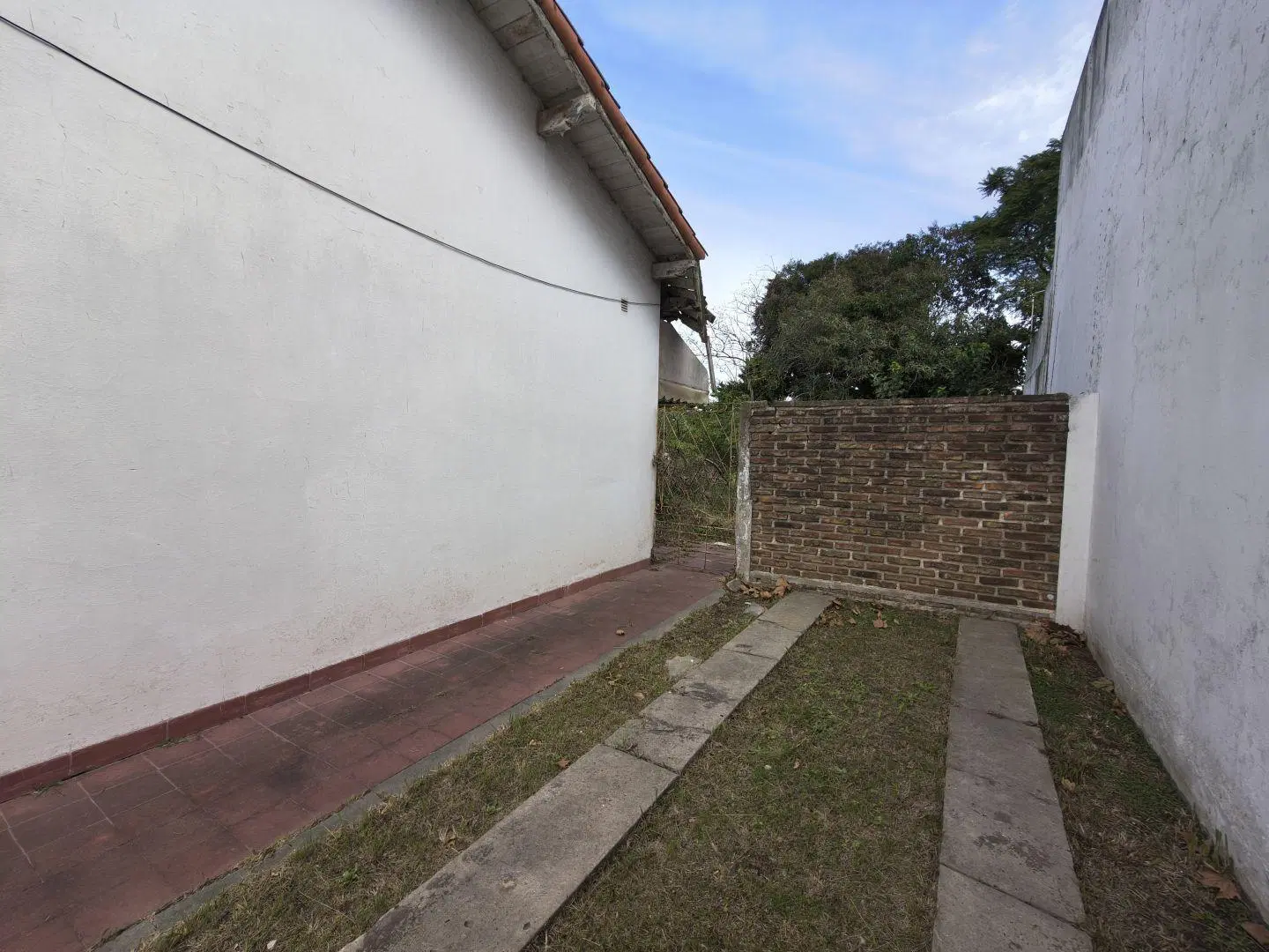 NUEVO VALOR! | Casa de 3 amb. con entrada p/ auto en venta | Quilmes 1