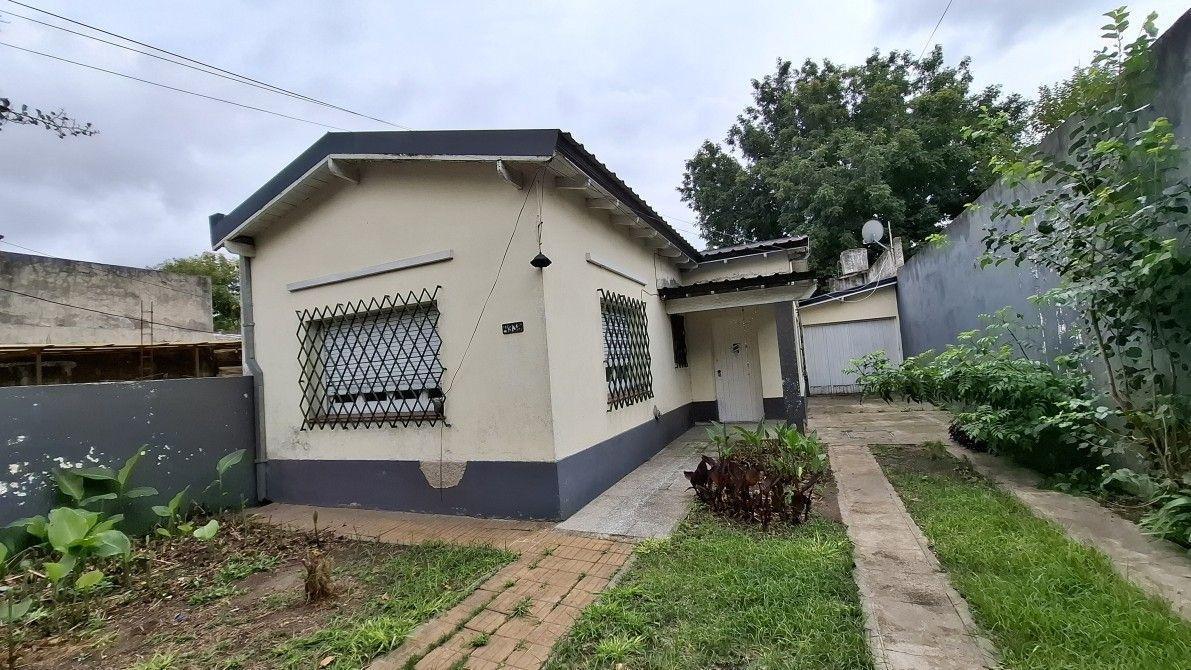 Casa de 2 amb. con garaje y patio en alquiler | Berazategui