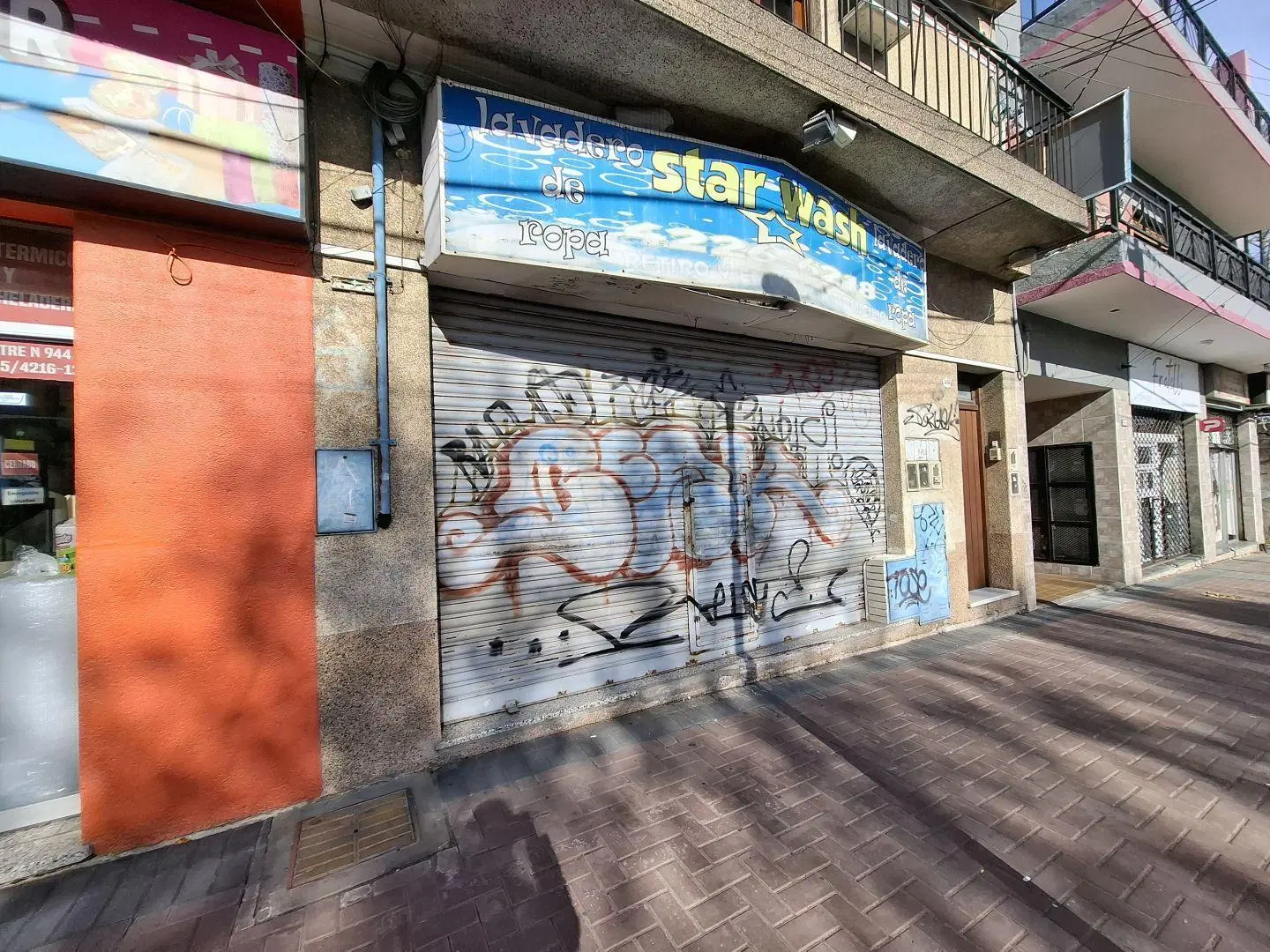 VENTA EN BLOCK - Casa de 3 ambientes con 2 locales | Berazategui 3