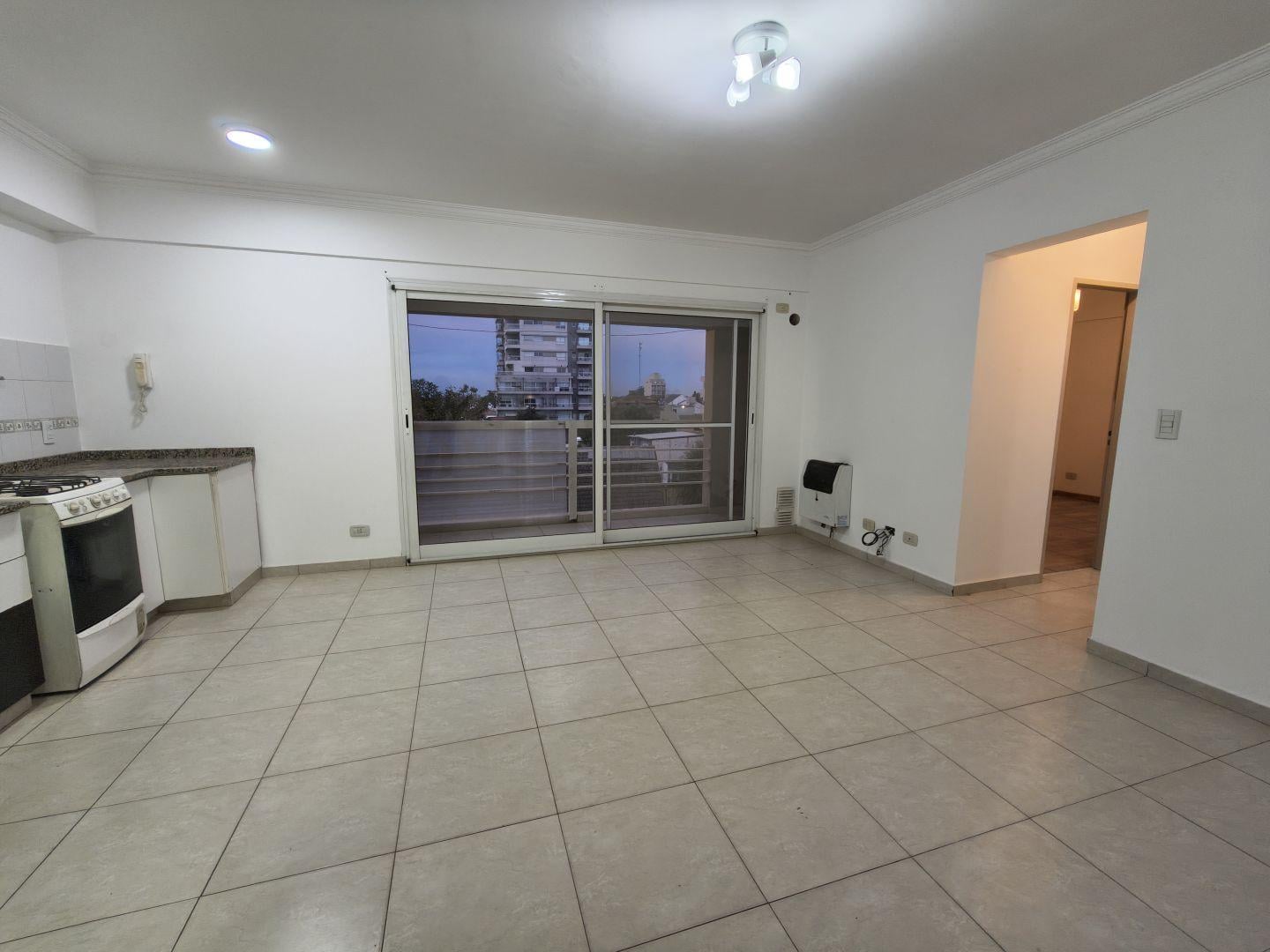 Foto de Depto. de 3 ambientes con cochera en alquiler | Berazategui Centro, imagen 3