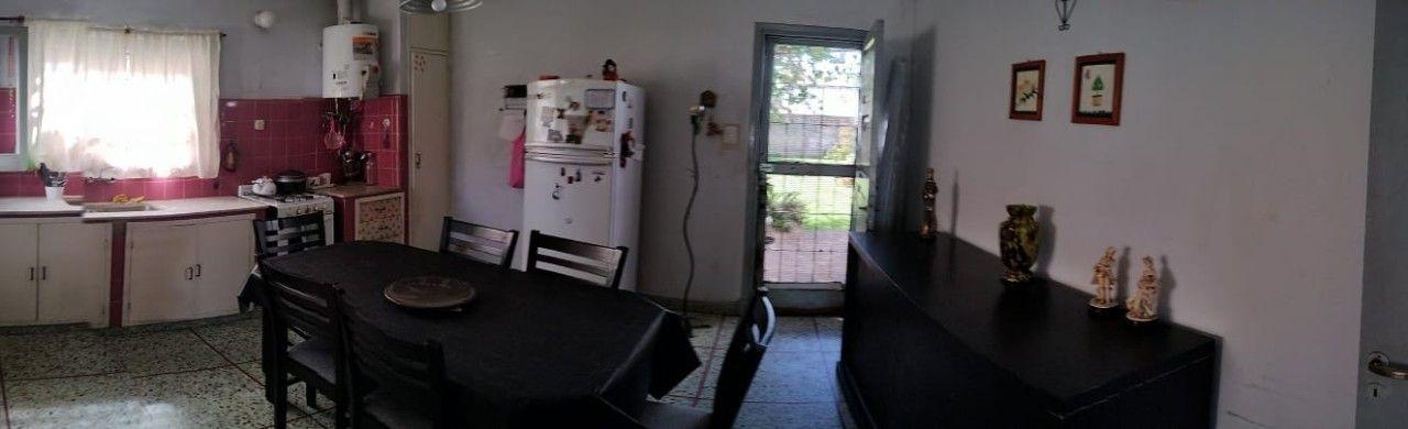 Foto de Casa de 4 ambientes con lote libre y entrada p/ auto en alquiler |, imagen 1