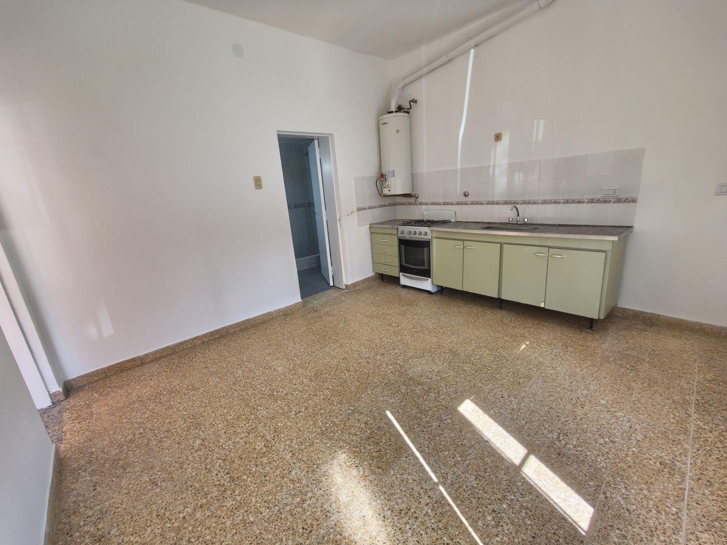 Foto de Departamento de 2 ambientes en alquiler | Berazategui, imagen 1
