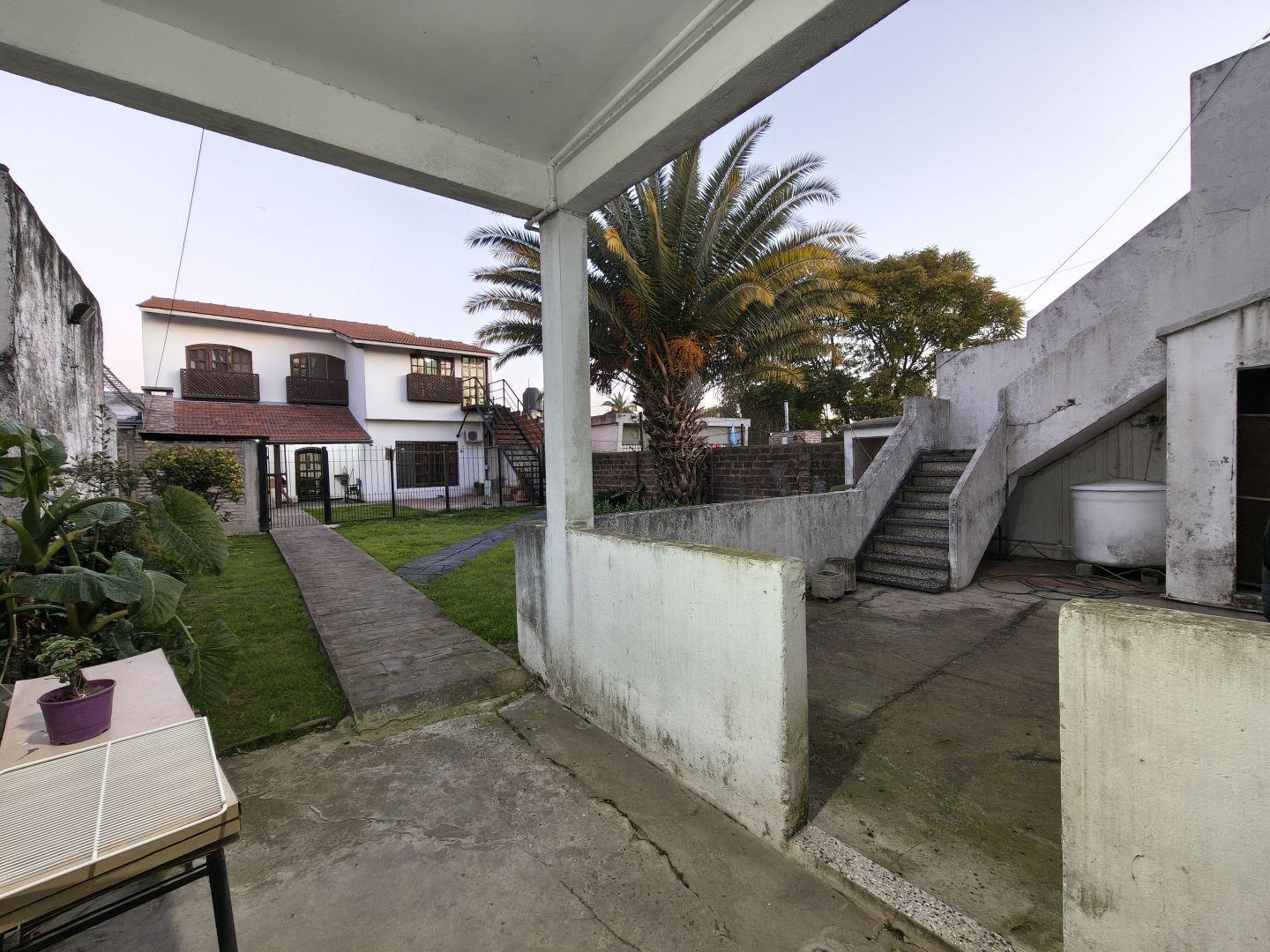 Foto de Depto. tipo casa de 3 amb. con entrada p/ auto en venta | Berazategui, imagen 3