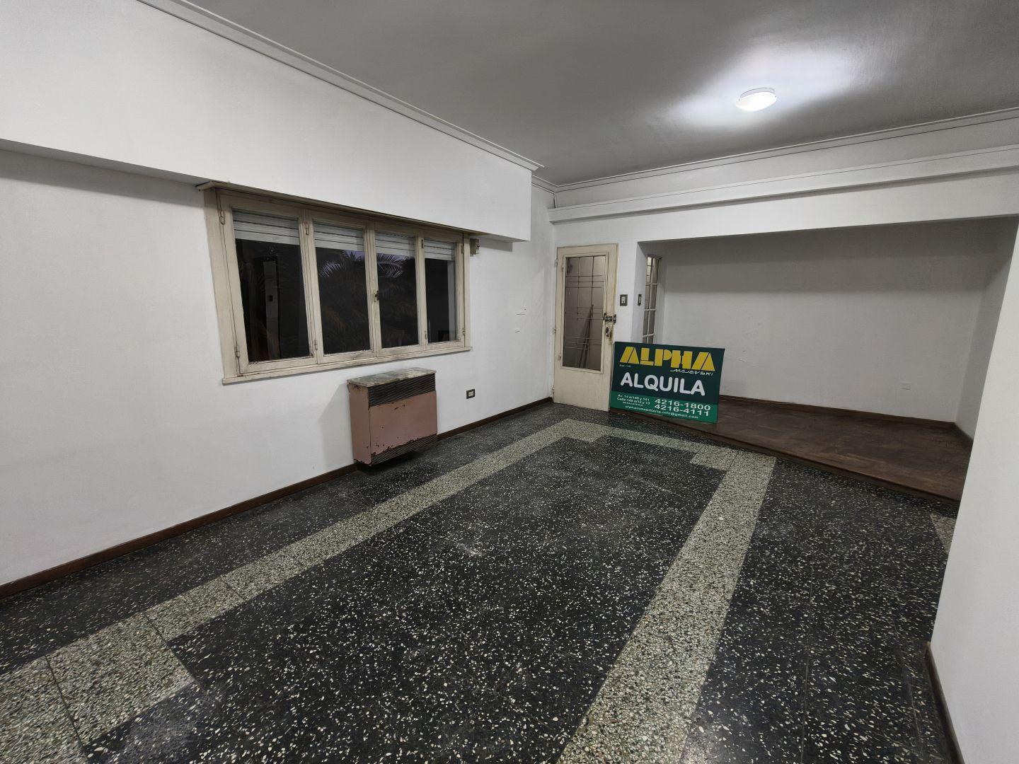 Foto de Depto. tipo casa de 3 amb. con entrada p/ auto en venta | Berazategui, imagen 5