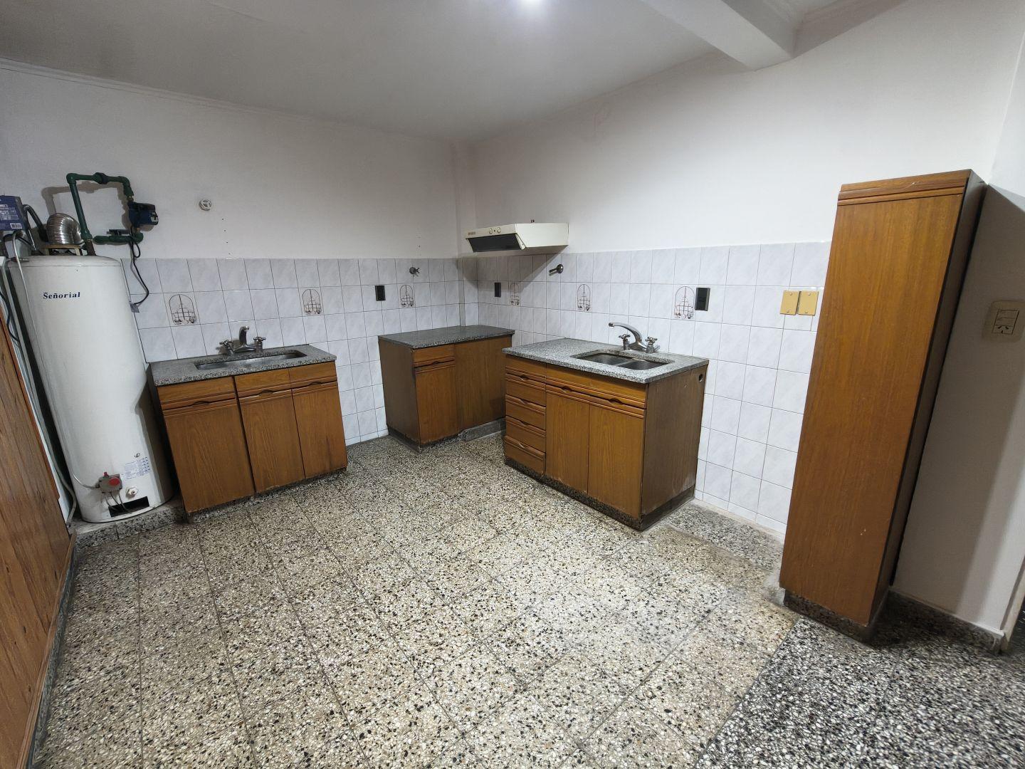 Foto de Depto. tipo casa de 3 amb. con entrada p/ auto en venta | Berazategui, imagen 4