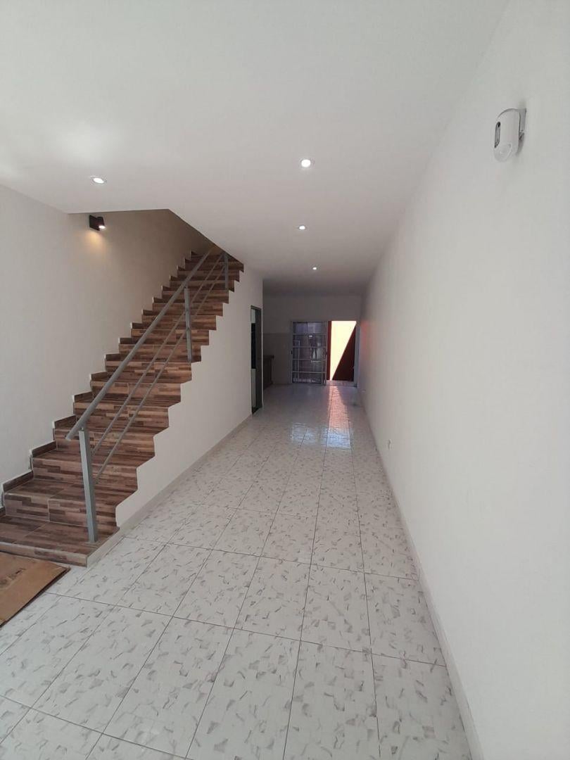 Foto de Dúplex de 3 ambientes con estacionamiento y patio | Berazategui, imagen 1
