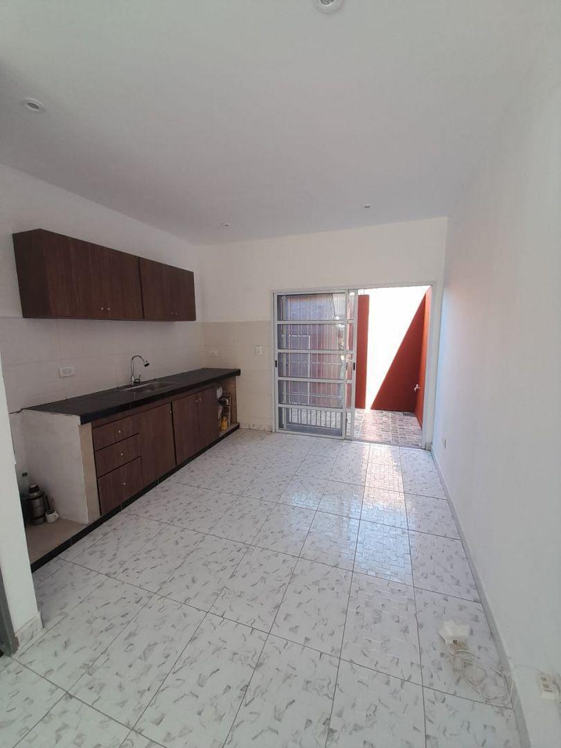 Foto de Dúplex de 3 ambientes con estacionamiento y patio | Berazategui, imagen 3