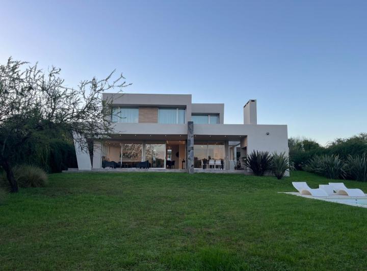 Venta casa tres dormitorios la Serena country Mendiolaza 1