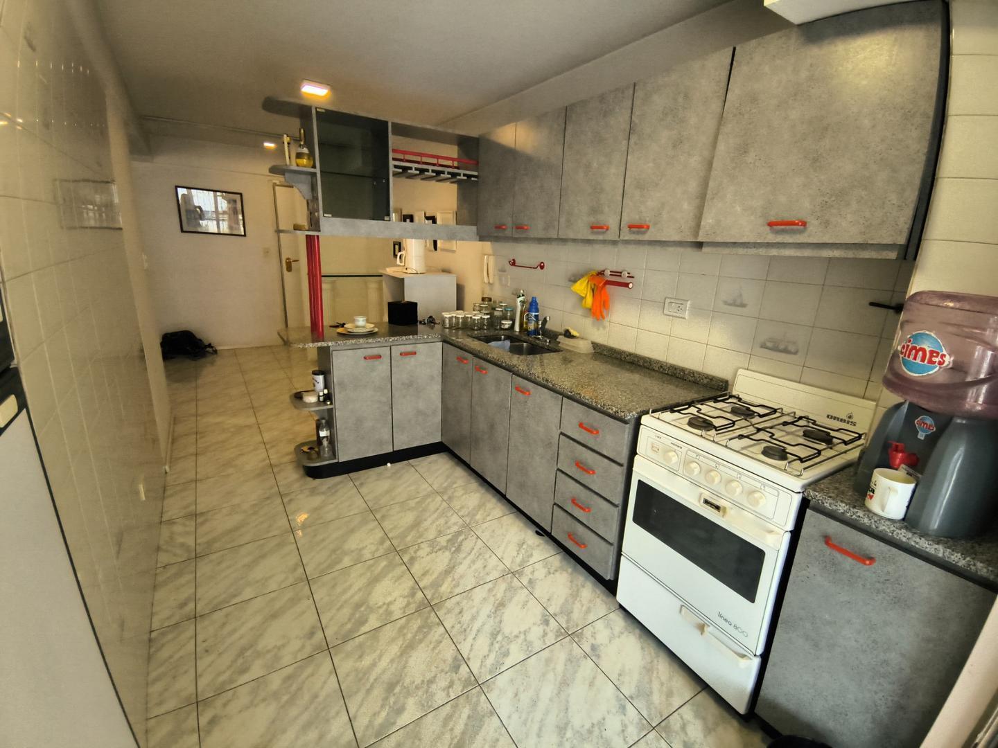 Foto de Alquiler Departamento 2 amb +Galeria+Patio+Cochera, imagen 2
