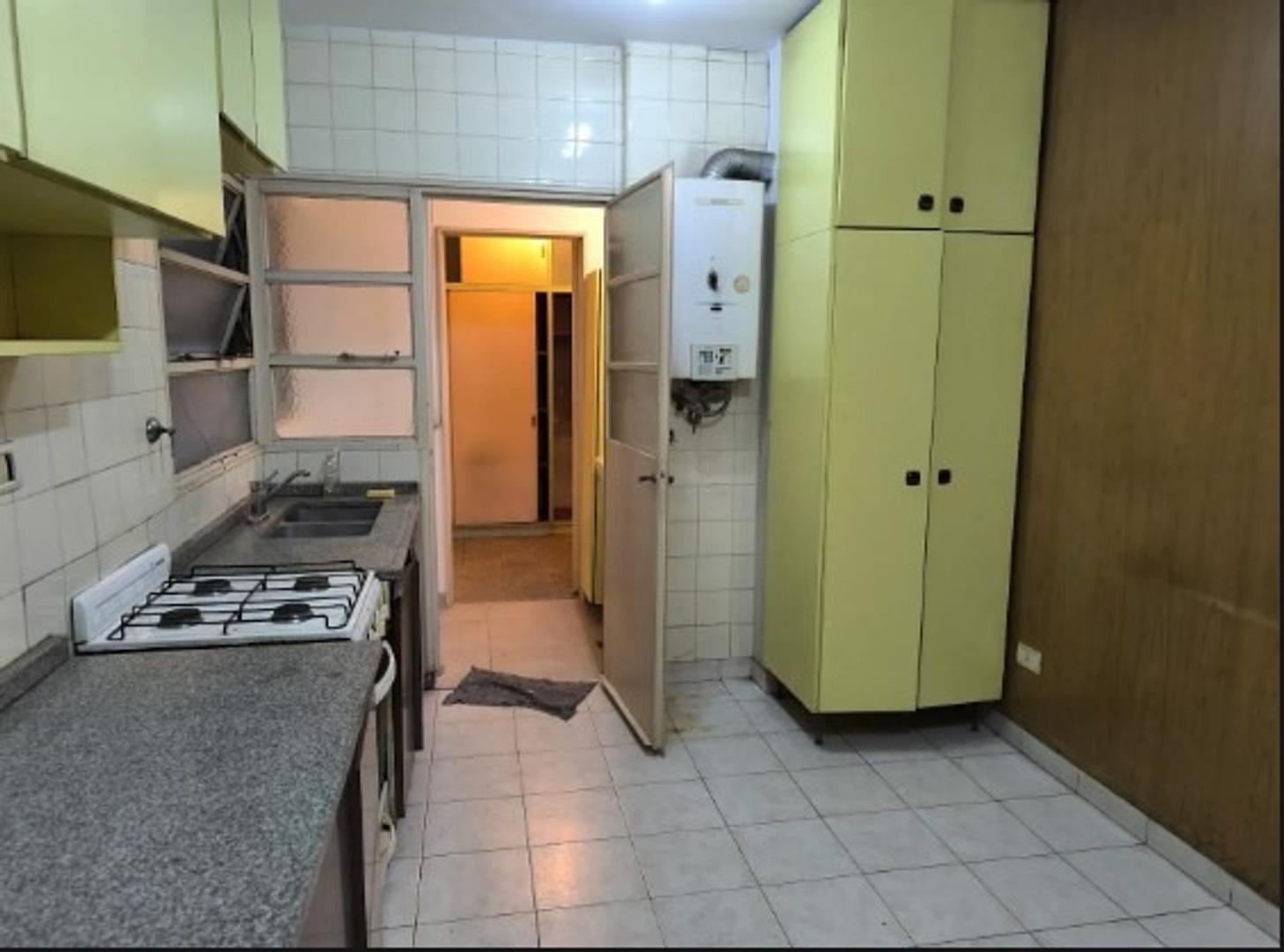 Foto de VENTA DEPARTAMENTO CABALLITO 4 AMB C/ COCHERA + BAULERA, imagen 1