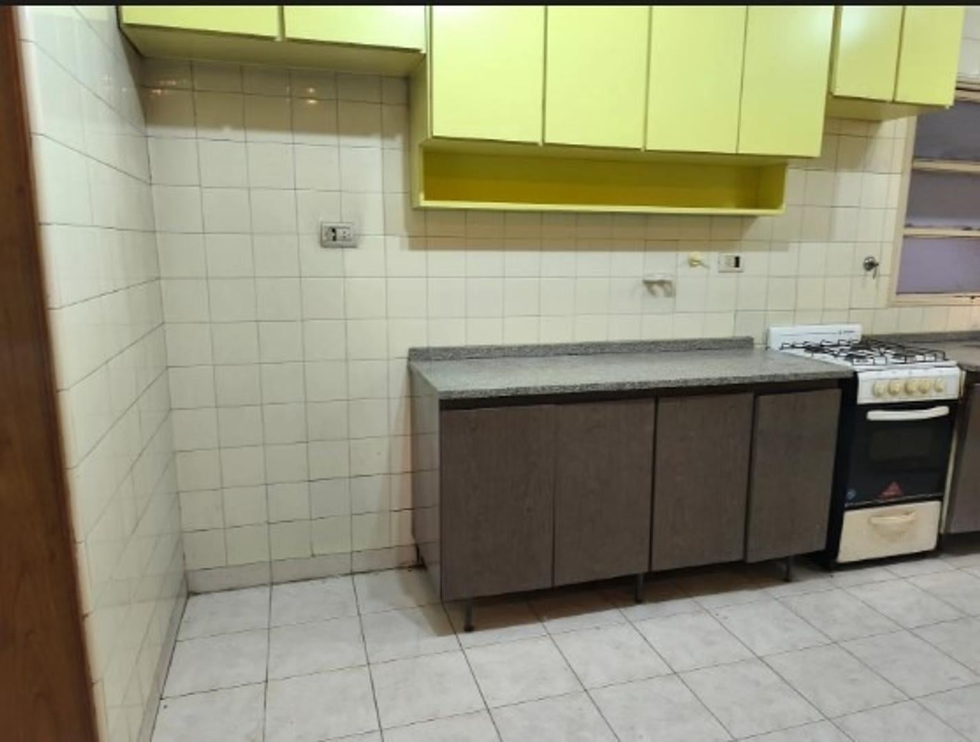 Foto de VENTA DEPARTAMENTO CABALLITO 4 AMB C/ COCHERA + BAULERA, imagen 4