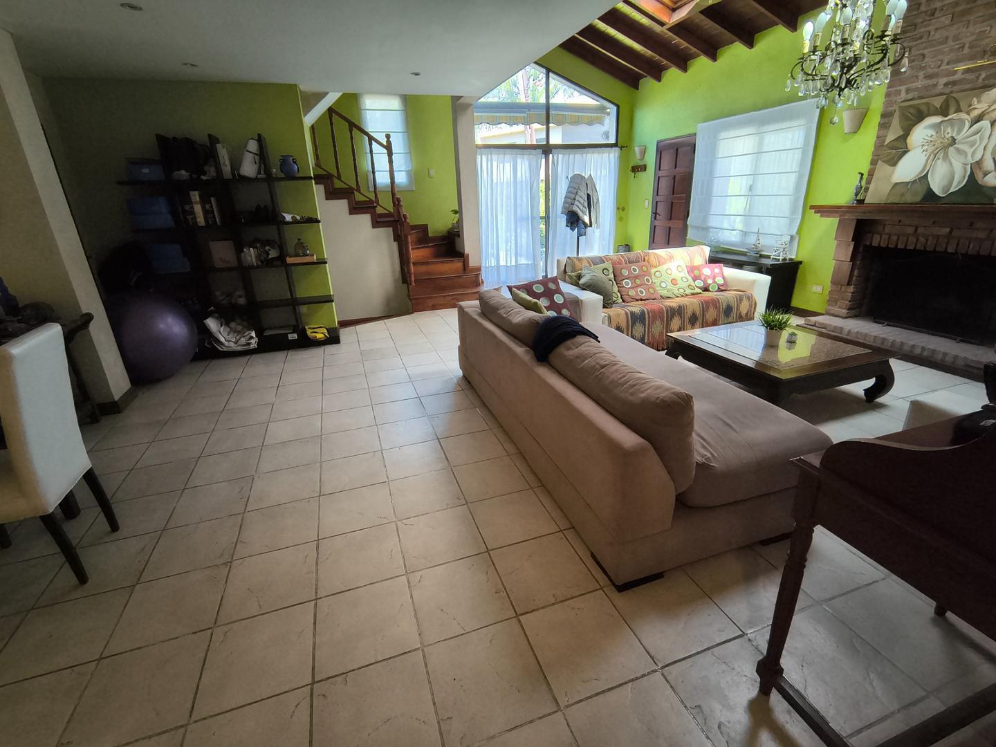 Foto de VENTA CASA 5 AMB C/PILETA BARRIO LOS TRONCOS PILAR, imagen 2