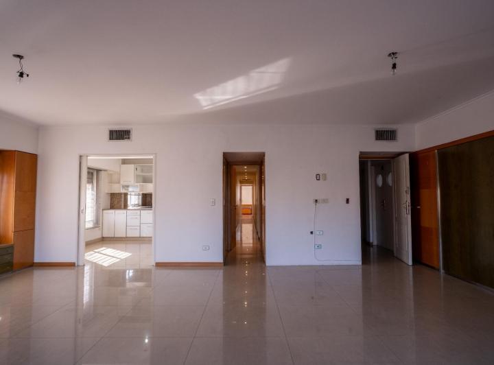 Exclusivo piso en Morón centro – 232 m² de categoría con terraza y cochera 5