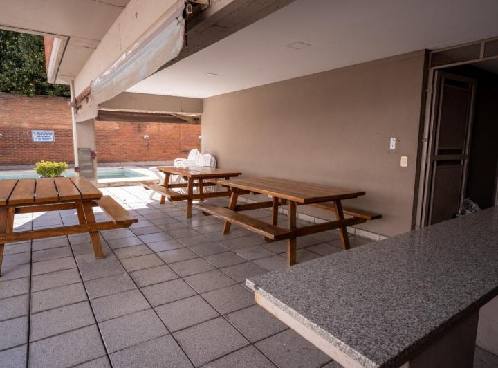 Exclusivo piso en Morón centro – 232 m² de categoría con terraza y cochera 3
