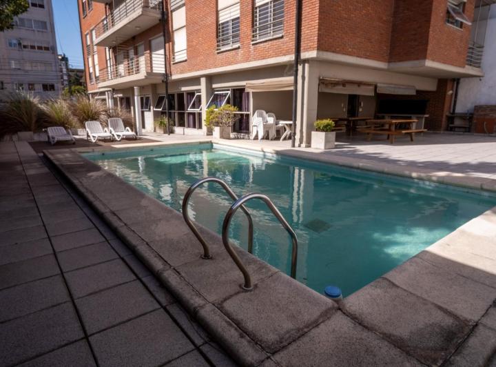 Exclusivo piso en Morón centro – 232 m² de categoría con terraza y cochera 2