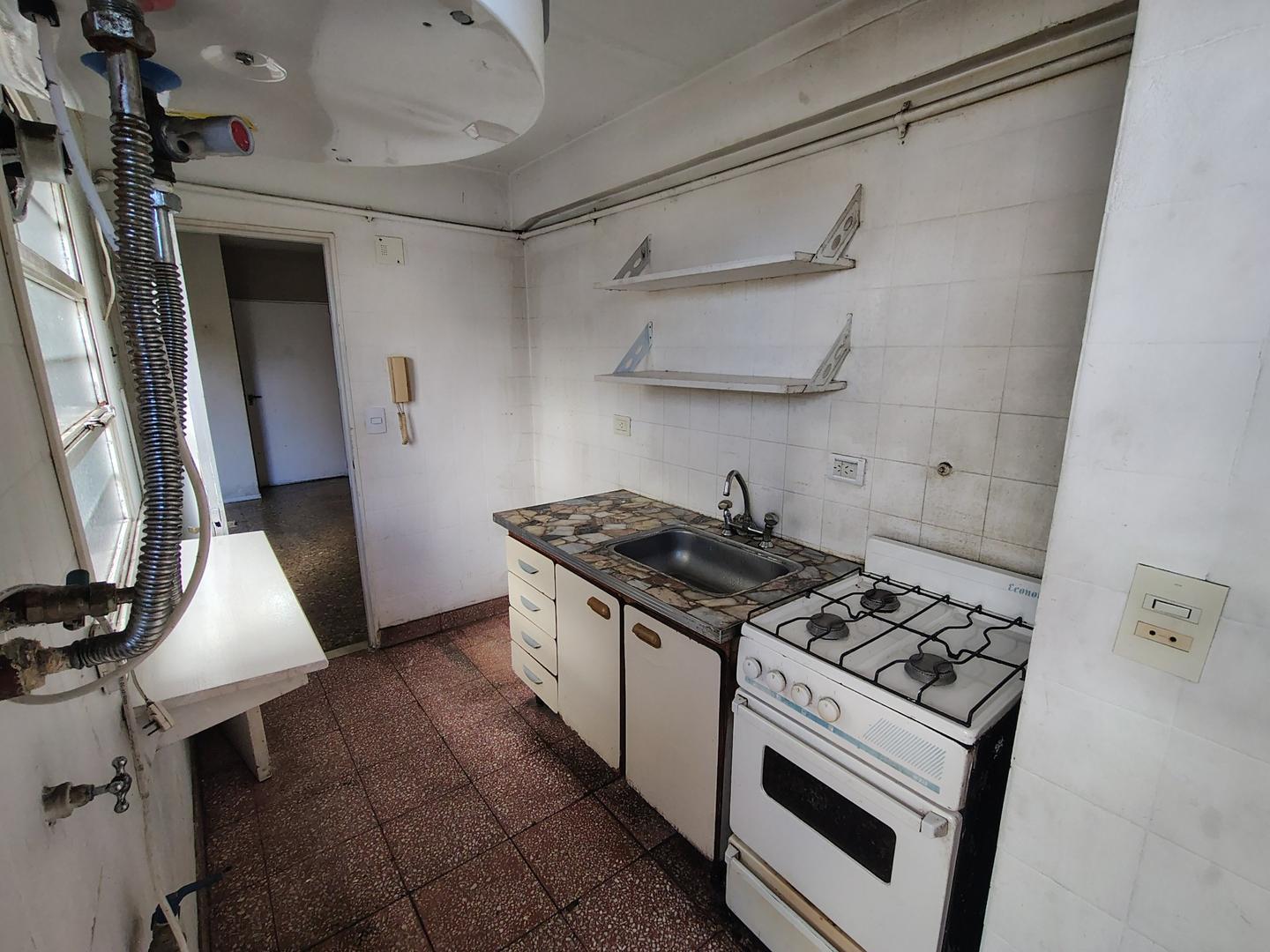 Foto de MONOAMBIENTE CON PATIO EXCLUSIVO A 100 M DE ESTACIÓN MORON, imagen 4