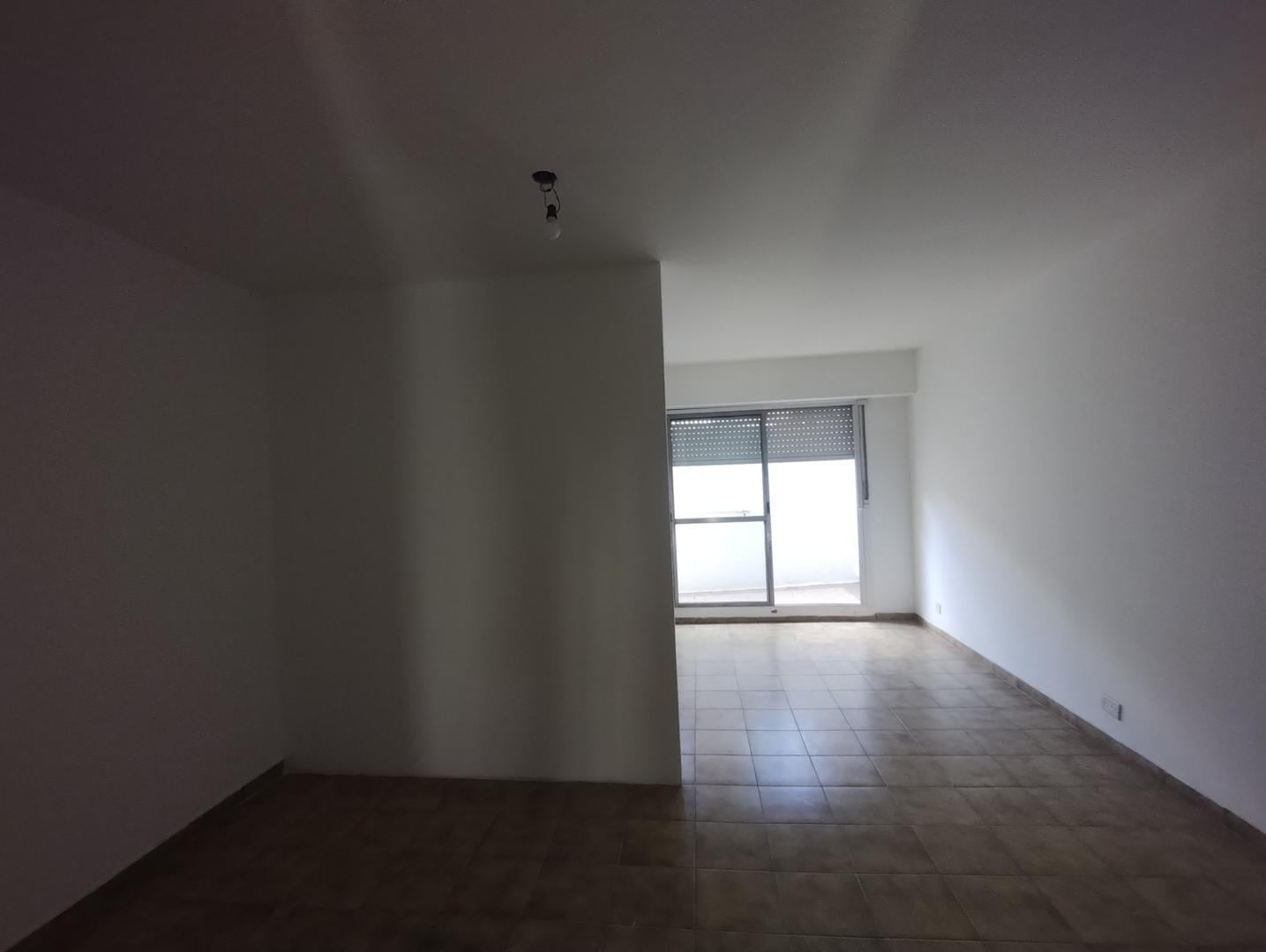 Foto de MOMOAMBIENTE DIVIDIDO 43 m2 + PATIO 8 m2 (Sin expensas), imagen 1