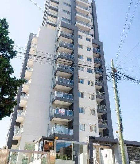 Departamento 3 ambientes con cochera en venta – Bernal Centro