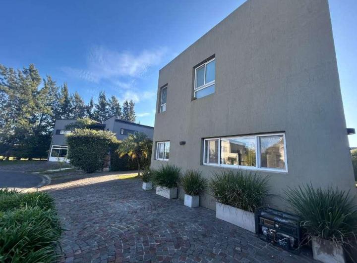 Casa en Venta en Ombues de Hudson  3