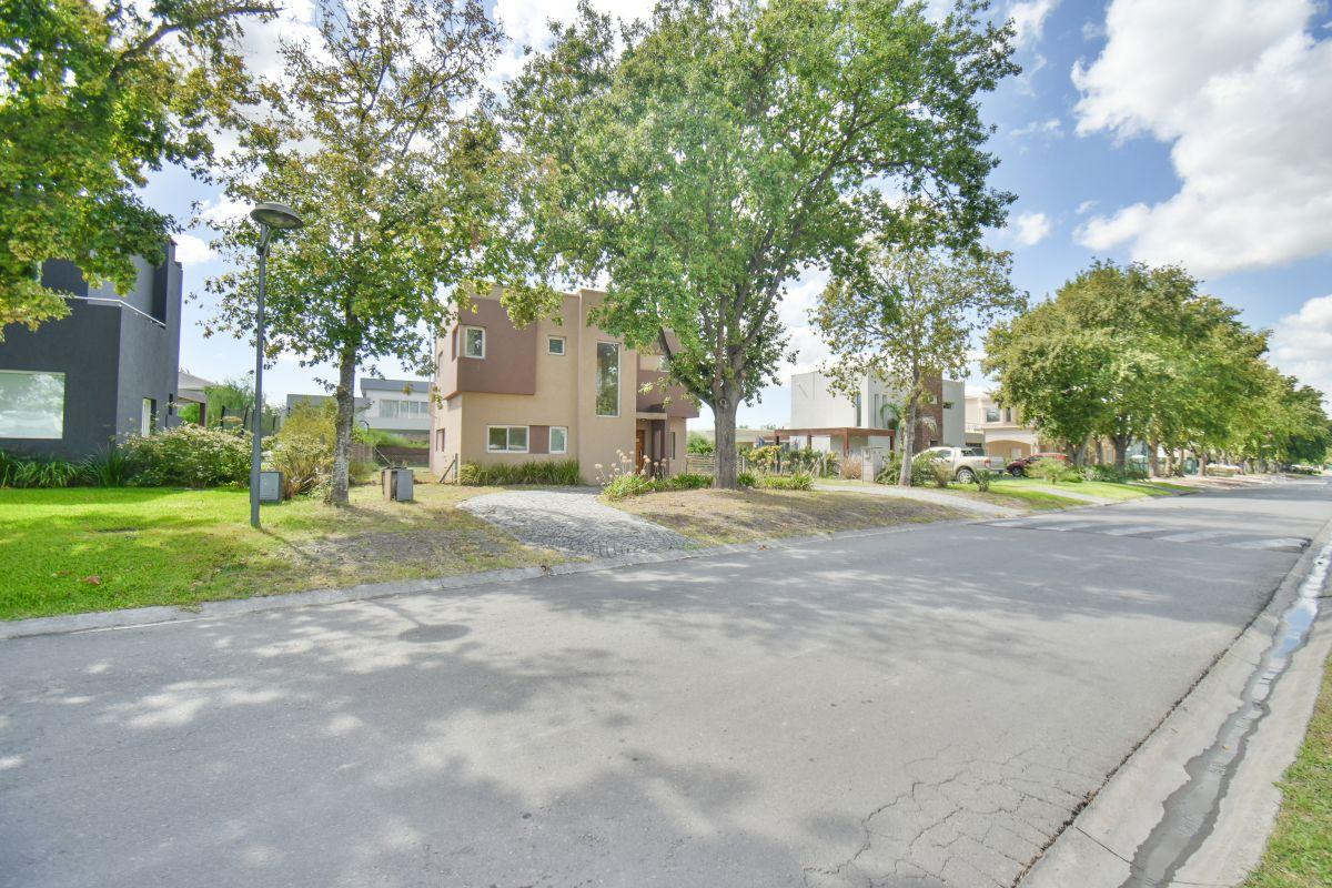 Casa en Venta en Fincas de Hudson – Entorno Natural, Luminosidad y Confort