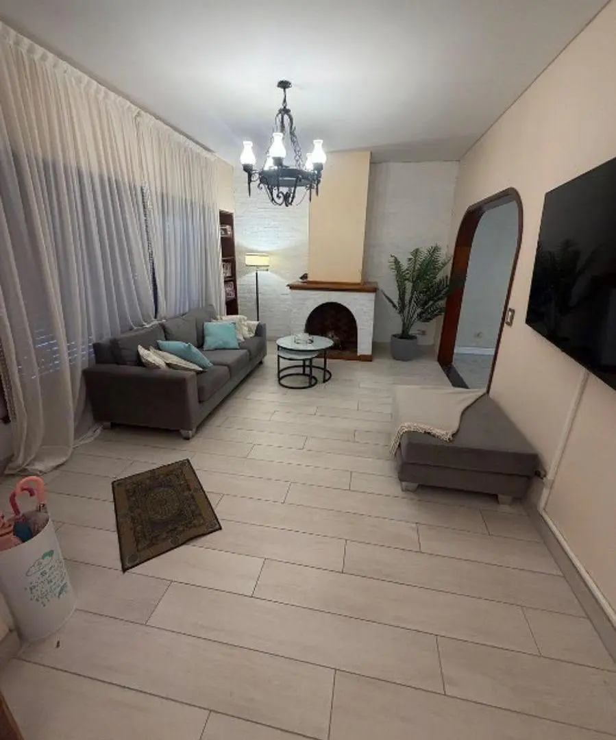 Chalet en dos plantas, 200 m2 cubiertos, ubicado en Quilmes Oeste Centro 3