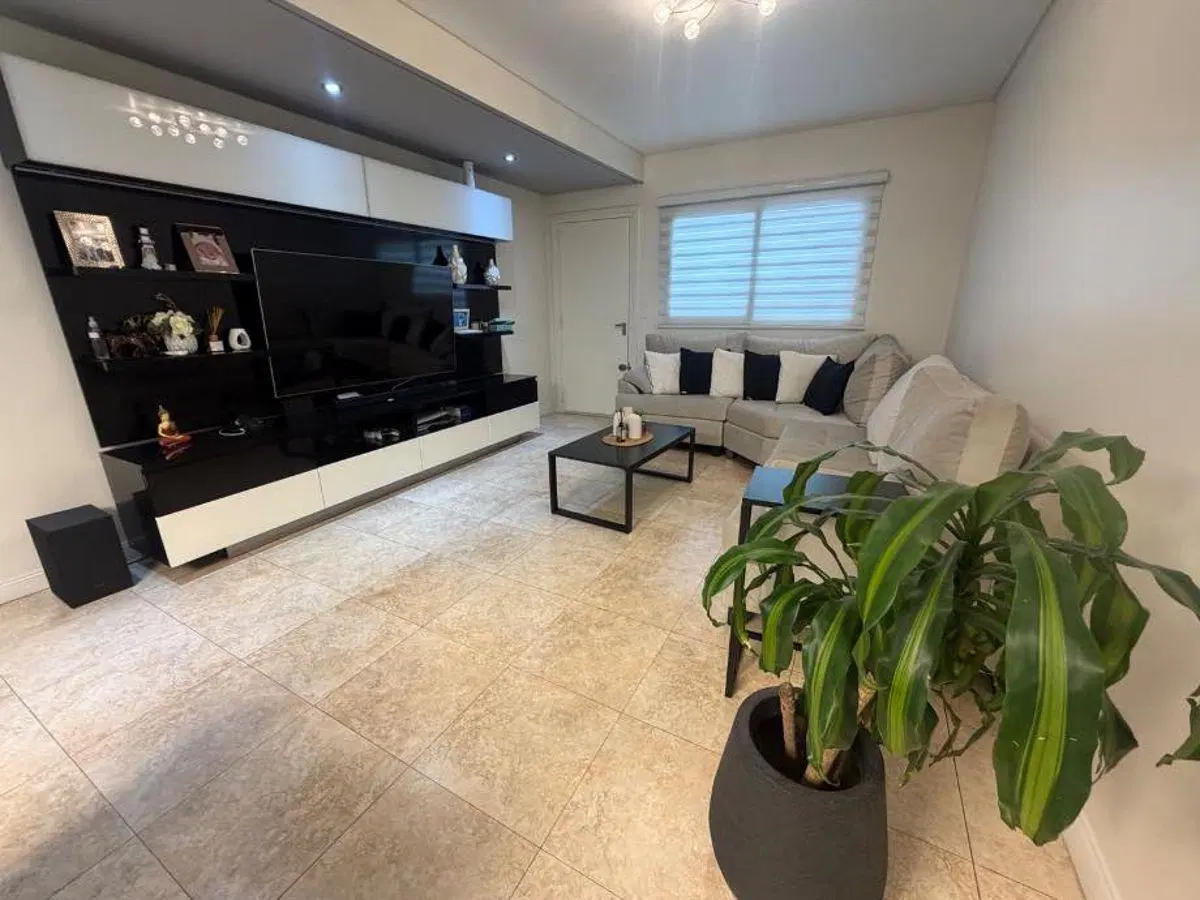 Moderna casa de 4 ambientes con cochera, domótica y excelente ubicación en Quilmes 3