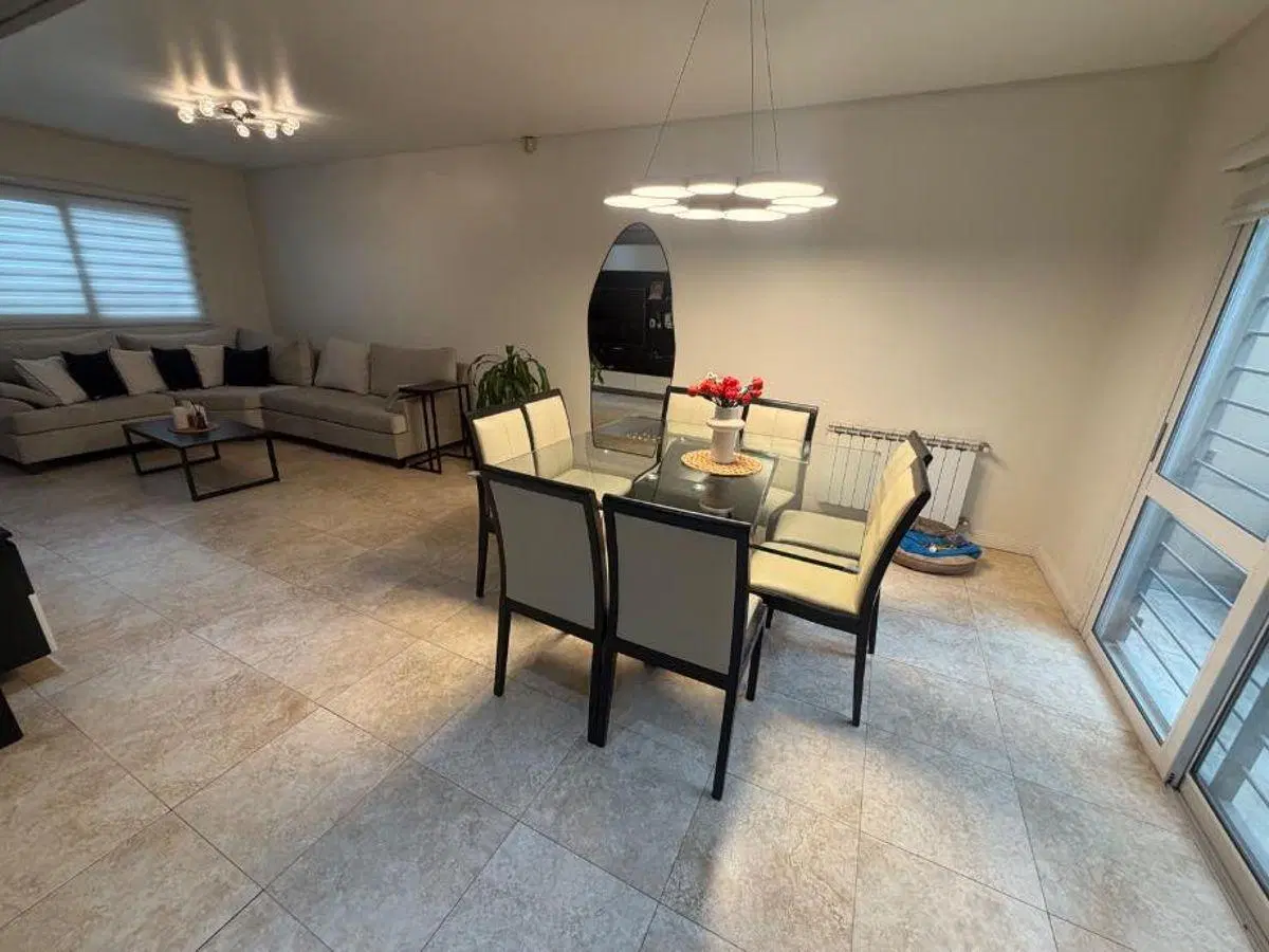 Moderna casa de 4 ambientes con cochera, domótica y excelente ubicación en Quilmes 4