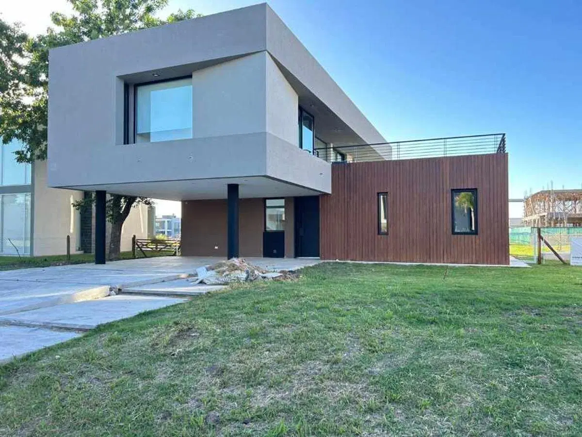 Hermosa casa de cinco ambientes en Greenville Polo & Resort
Barrio A 2