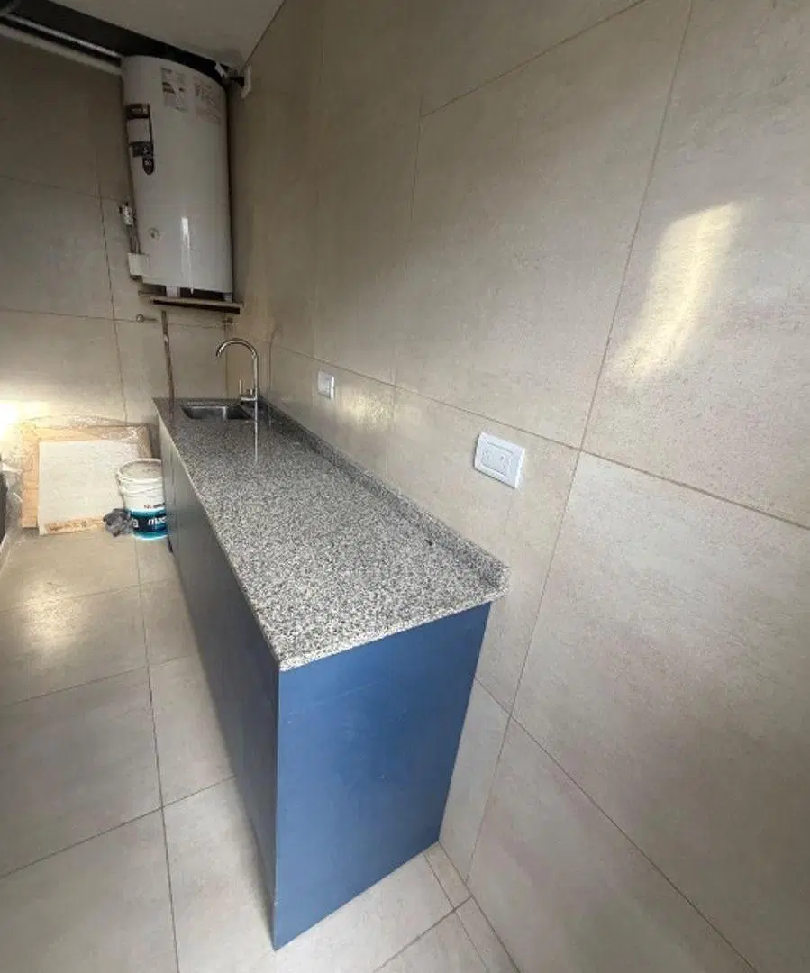 Casa reciclada a nuevo de 2 dormitorios en suite, doble cochera y excelente diseño 2