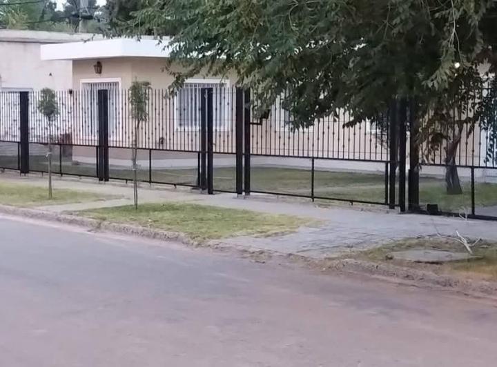 Catriel - RIO NEGRO ... HERMOSA CASA 1