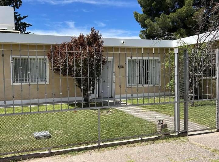 Catriel - RIO NEGRO ... HERMOSA CASA 3