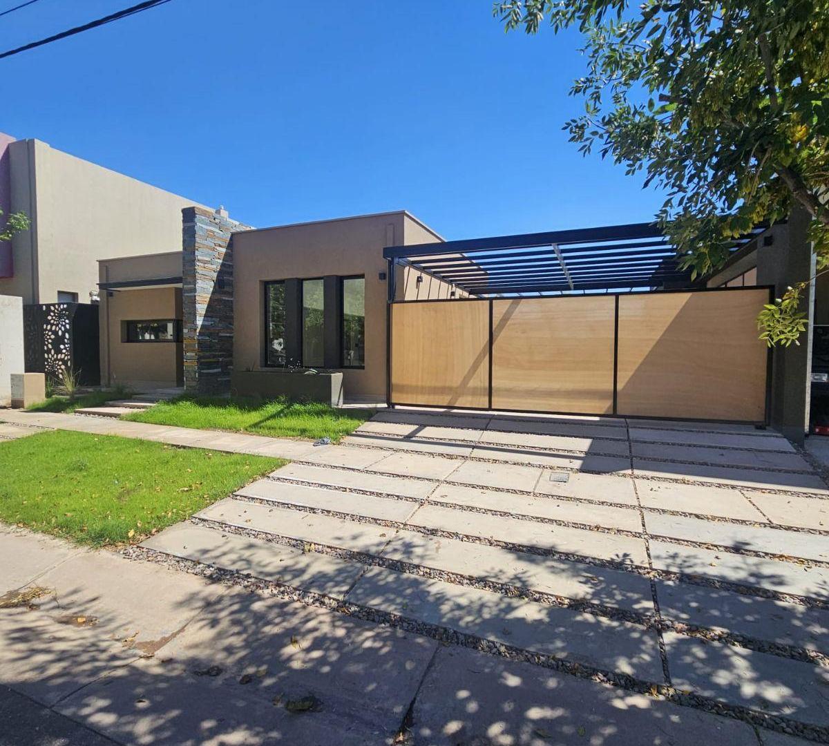 Casa con 3 dormitorios en venta en Mayor Drummond, superficie total 300 m2