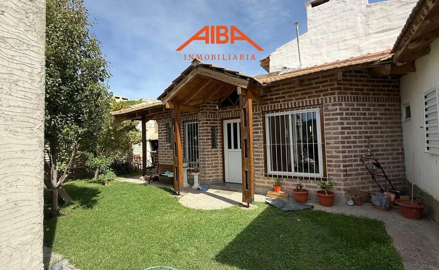 Alquila casa de 2 dormitorios con ingreso vehicular en B Mercantiles- Neuquén 5