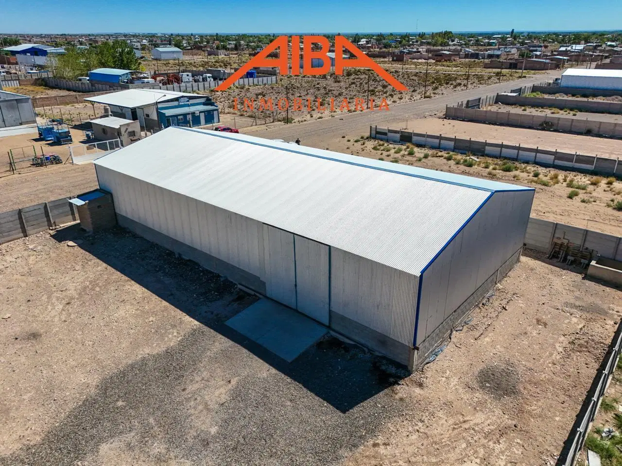 Galpón de 450 m2 con doble ingreso en Parque Industrial de Centenario 4