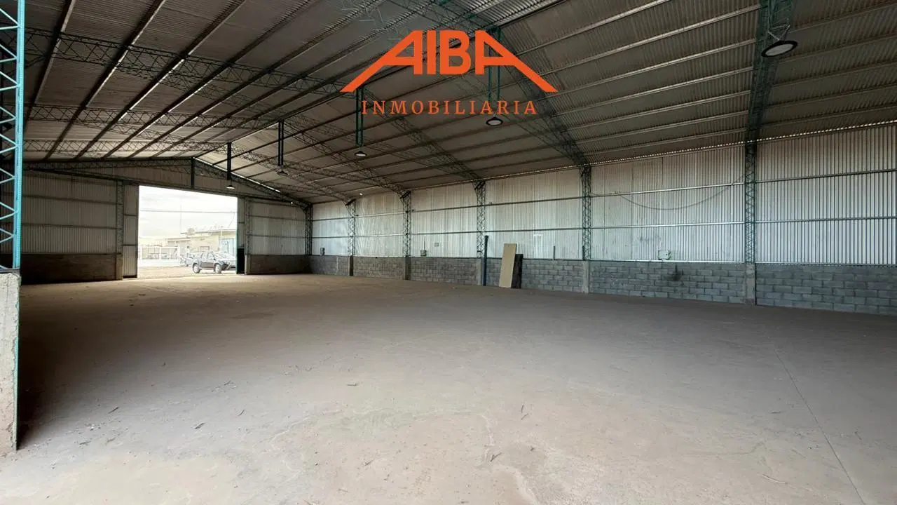 Galpón de 450 m2 con doble ingreso en Parque Industrial de Centenario 5