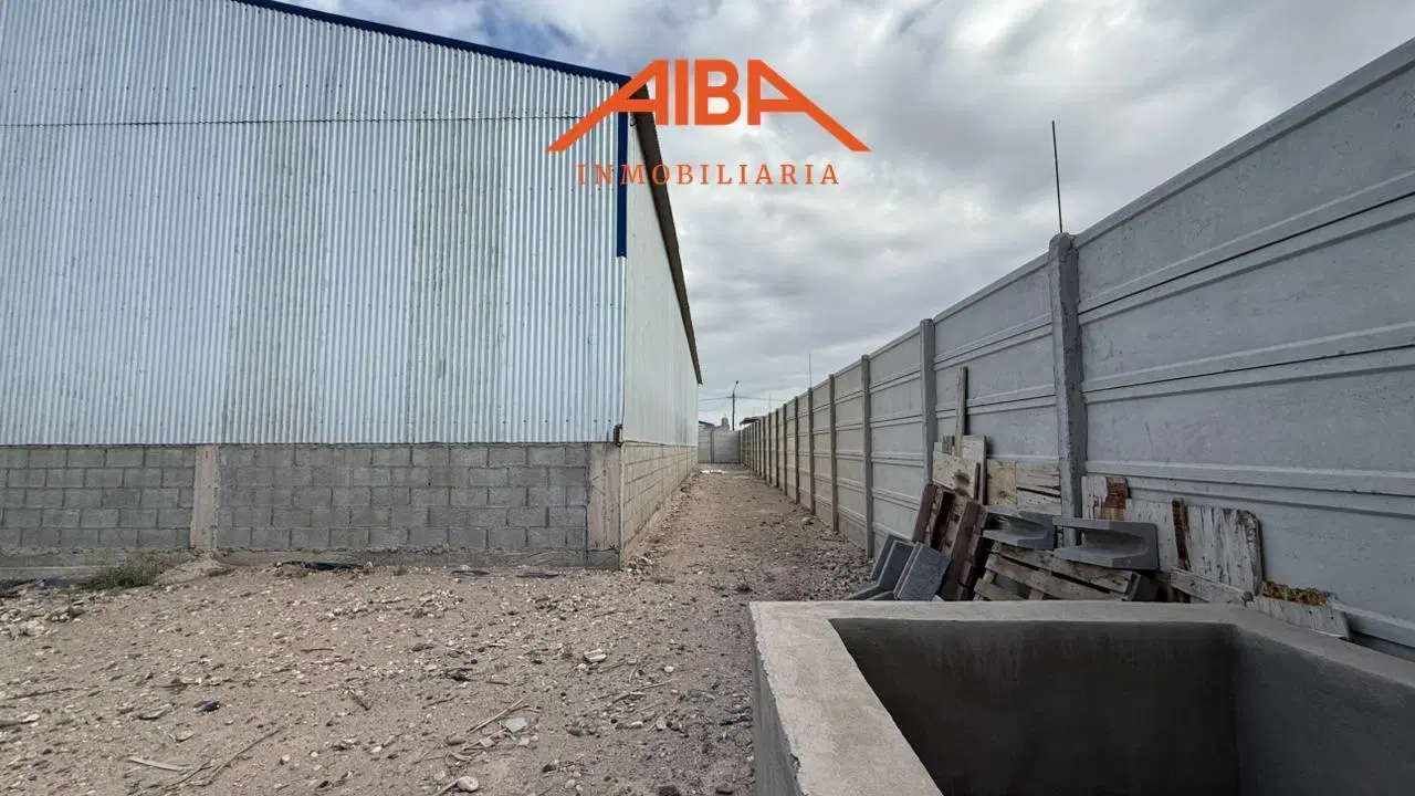 Galpón de 450 m2 con doble ingreso en Parque Industrial de Centenario 3