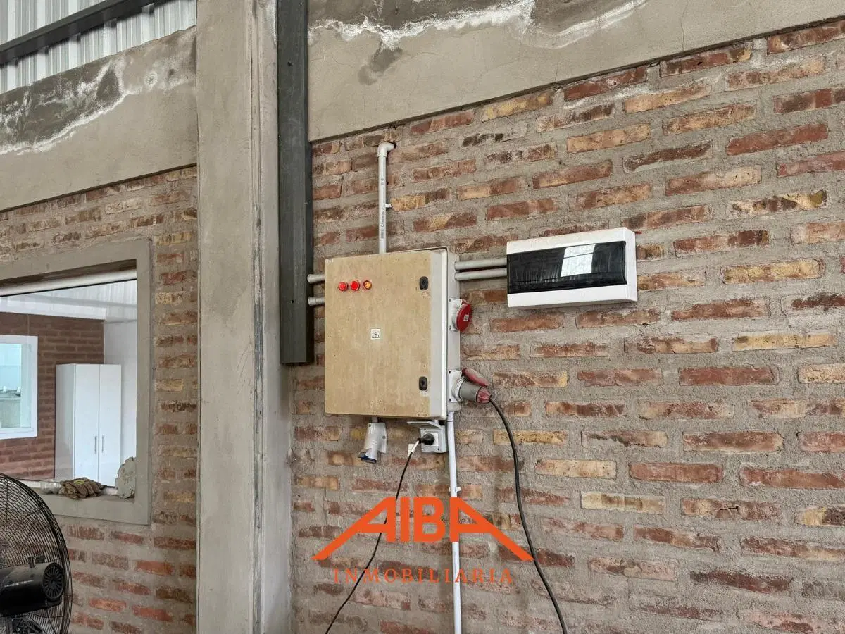 Alquilo predio con galpon en Parque Industrial de Centenario 5