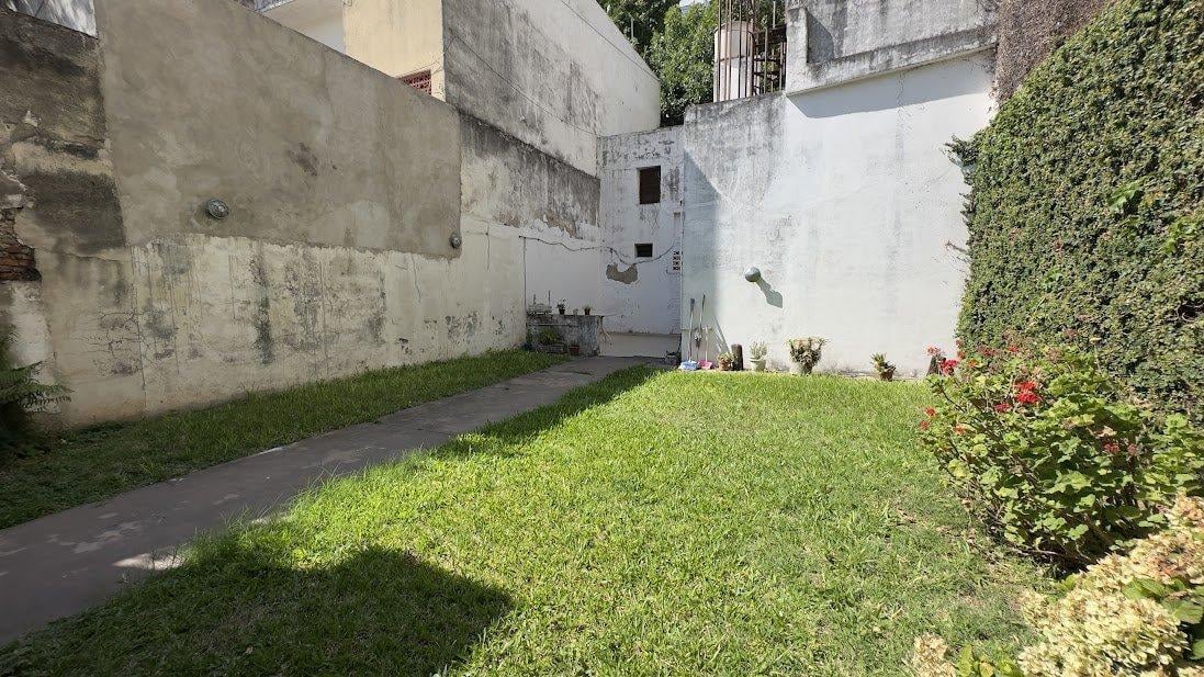 Casa en Venta en Lourdes: 182 m² cubiertos + patio parquizado + quincho