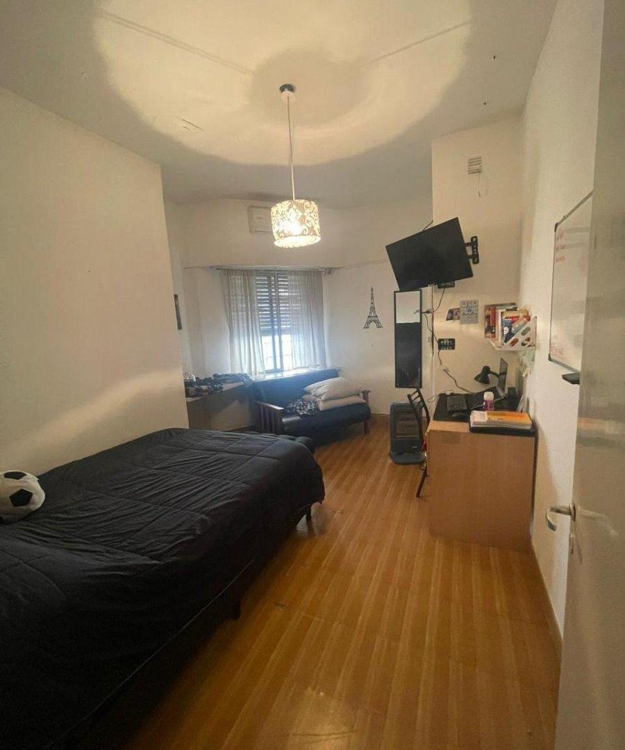 Alsina y Urquiza | Casa con gran potencial de revalorización: 138 m² cubiertos + terraza