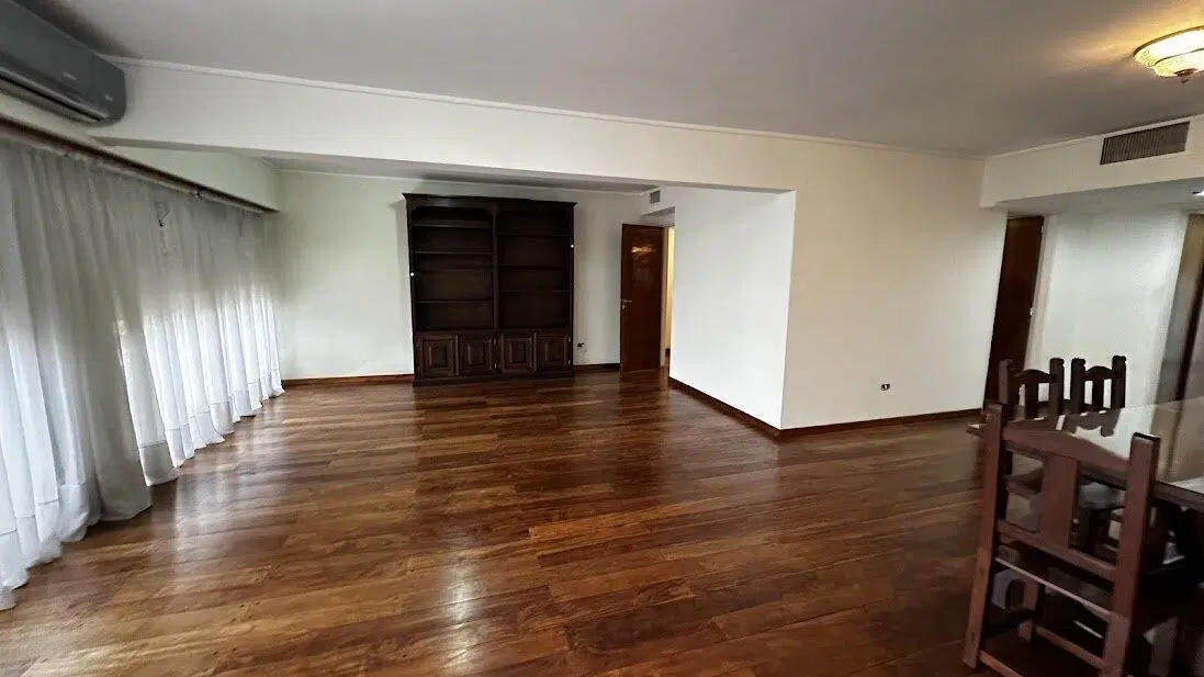 Piso exclusivo en alquiler: cochera y balcón corrido,  en pleno centro de Rosario 3