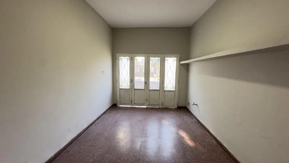 La Florida: casa al frente con garage, 2 dormitorios y patio con pileta 2